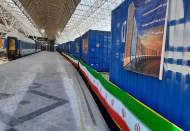 قطار کانتینری چین – ایران از مرز اینچه برون گذشت