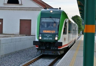 Lithuania’s LTG Link presents first Stadler FLIRT electric train