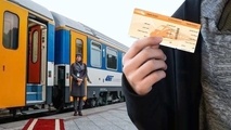 پیش‌ فروش بلیت قطارهای مسافری به تعویق افتاد