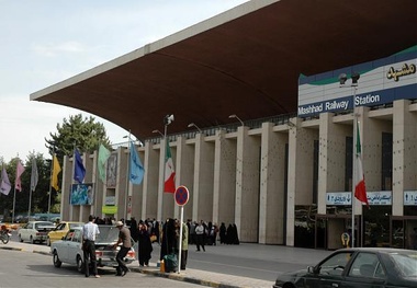 اطفا حریق در سالن مسافری ایستگاه راه آهن مشهد