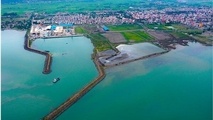  اولین کشتی تجاری از آذربایجان در بندر آستارا پهلو گرفت 