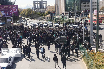 اعتراض‌ها به گران شدن بنزین