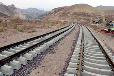 اتصال ریلی زرندیه به شهر صنعتی کاوه/ زیرساخت کلیدی برای تحقق طرح هاب لجستیک ملی