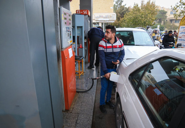 هیچ کدام از جایگاه‌ های سوخت تعطیل نیستند