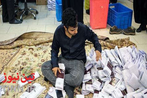 ازدحام در دفاتر مسافرتی برای صدور ویزای اربعین