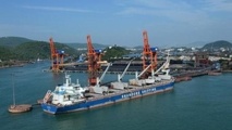 China’s COSCO Shipping suspends services to Qatar amid row