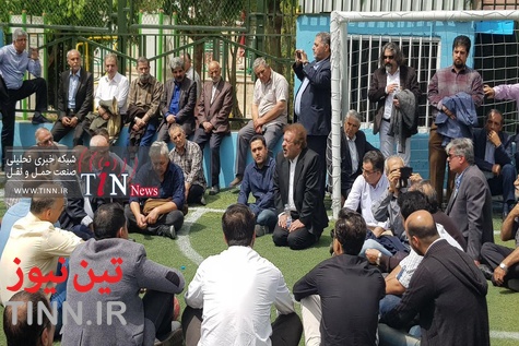 (فیلم) تجمع اعتراضی مالکان آژانس و اتومبیل کرایه مقابل سازمان ترافیک 
