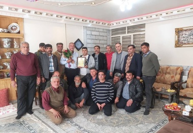 تقدیر رانندگان کامیون از راننده پیشکسوت اصفهانی