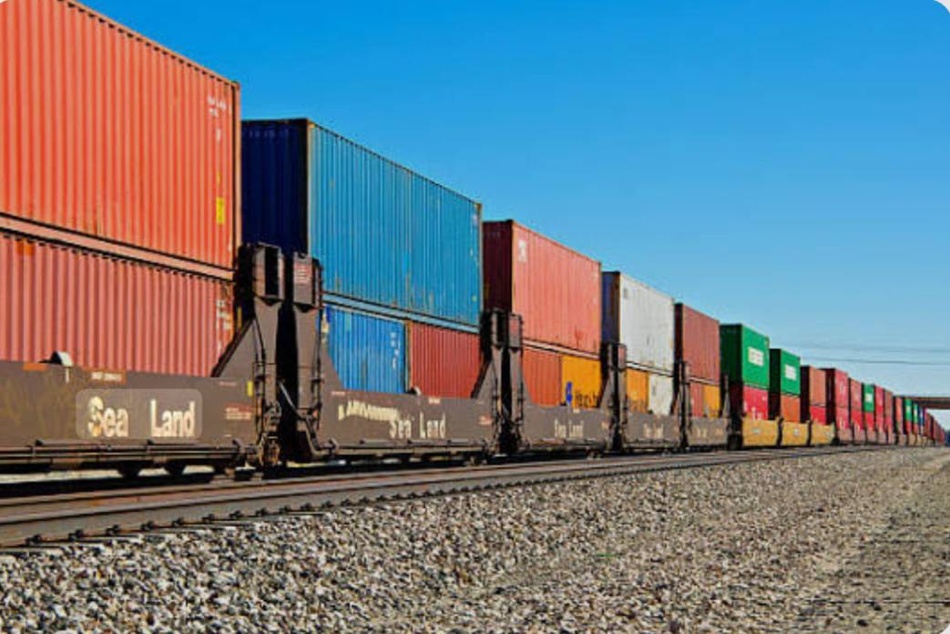 لزوم توسعه خطوط ریلی ترانزیتی کشور؛ استانداران رئیس جمهور استان ها هستند