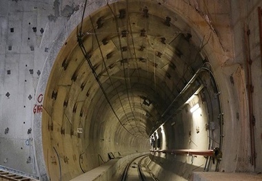 TBM تونل غربی خط ۲ متروی اصفهان به ایستگاه شاهد می‌رسد