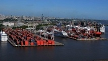 The container port of Buenos Aires in the mega-ship era
