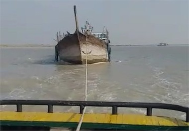 نجات شناور باری در حال غرق در نزدیکی بندر چویبده 