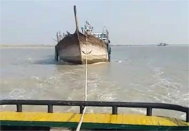 نجات شناور باری در حال غرق در نزدیکی بندر چویبده 