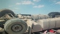 واژگونی تریلی در محور اردکان نایین یک کشته برجای گذاشت