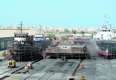 محاصره کشتی‌سازی در باتلاق تأخیر