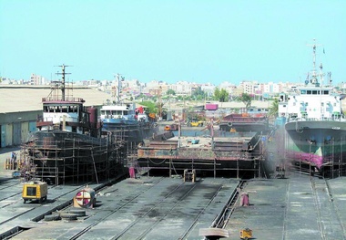محاصره کشتی‌سازی در باتلاق تأخیر