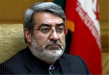 
بازدید وزیر کشور از مناطق زلزله‌زده سرپل ذهاب/ دستور برای افزایش امکانات و ارائه خدمات بهتر
