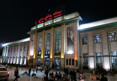 ◄ یک ساعت قبل از حرکت قطار در ایستگاه باشید