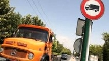 محدودیت تردد وسایل نقلیه سنگین باری در محور‌های طبس
