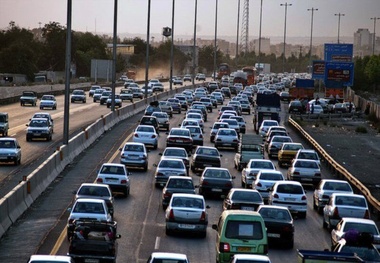 ترافیک در برخی از محورهای منتهی به البرز و تهران سنگین است 