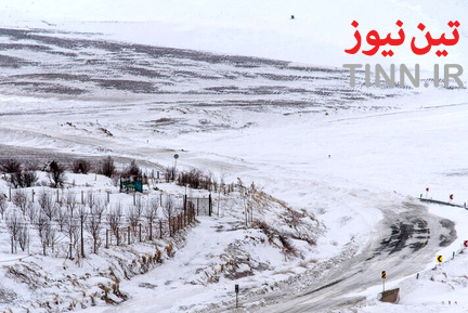 تلاش راهداران برای بازگشایی جاده‌ها در استان آذربایجان غربی