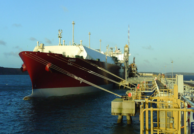 Failure of mooring line causes serious injury onboard