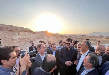 اتوبان اصفهان شیراز محبوب است و راه آهن غرب اصفهان مظلوم!
