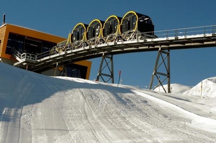 barrel-shaped-carriages-seen-line-stoos-funicular_a41ff338-e19f-11e7-814a-000c05070a4c