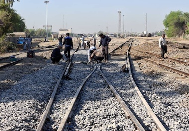 نوسازی و نصب سوزن‌ های ریلی در ایستگاه راه‌ آهن اهواز