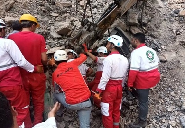 ۴۰۰ هزار تن سنگ روی ۴ راننده در معدن شازند آوار شده است