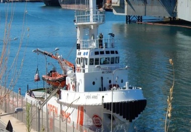 Migrant rescue ship arrives in Barcelona after Italy, Malta reject it
