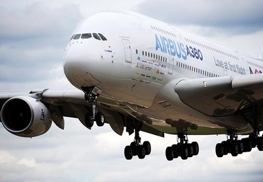 لحظه ترسناک برخاستن ایرباس A380 از روی باند پروازی