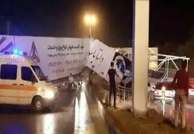 سریال برخورد کامیون‌ها با پل عابر این بار تلفات جانی داشت+ عکس
