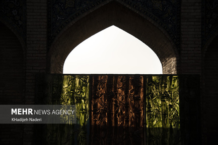 نصب جان پناه پل خواجو 