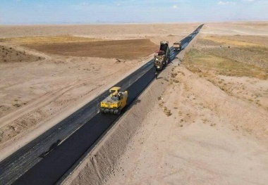 آغاز عملیات پروژه های عمرانی بهسازی محورهای استان خراسان جنوبی 