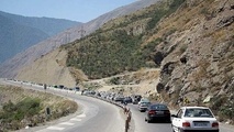 انسداد جاده هراز به دلیل ریزش کوه؛ ترافیک سنگین در جاده چالوس و آزادراه تهران - شمال