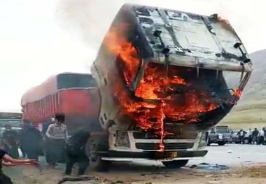 آتش سوزی ناگهانی در کشنده کامیون/ خبری از کپسول آتشنشانی نبود