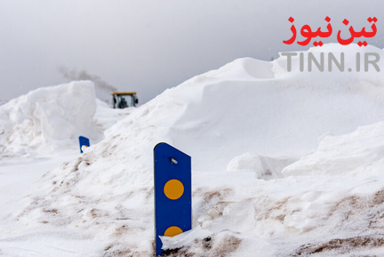 تلاش راهداران برای بازگشایی جاده‌ها در استان آذربایجان غربی