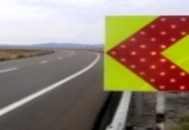 ورودی سنجان اراک هر لحظه منتظر واژگونی یک خودرو است