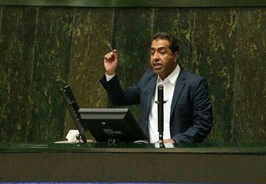 مشاجره نماینده سراوان با خبرنگاران در راهروی پارلمان