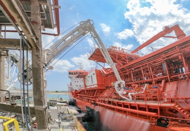 SLNG Modifies Terminal to Receive Small LNG Ships