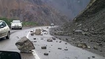 
احتمال ریزش کوه در محورهای مواصلاتی استان قم