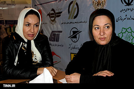 فاطمه مقیمی در غرفه تین نیوز