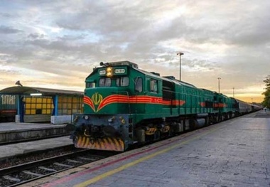 جان‌باختن یک جوان در برخورد با قطار در سمنان