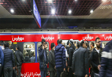 ازدحام در ایستگاه‌های مترو طبیعی است/ مشکل جدی نداریم
