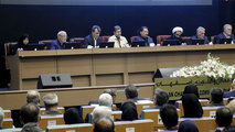لزوم واگذاری تدریجی امور اقتصادی به بخش خصوصی 