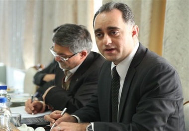 دولت نمی‌تواند با بگیروببند نرخ  دلار را مشخص کند