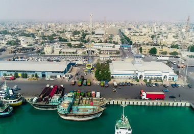 تخلیه و بارگیری کشتی‌ ها در بنادر کشور طبق روال عادی در حال انجام است