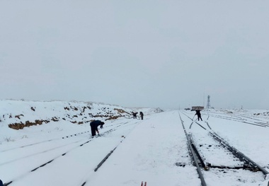 تداوم حرکت قطارها در آذربایجان با عملیات برف‌ روبی‌