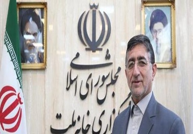 جاده و پل‌های اصلی مسیر کشکان ایمن و استاندارد نیست